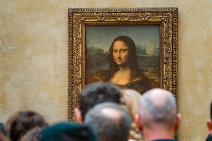 Louvre Highlights Tour with the Mona Lisa image