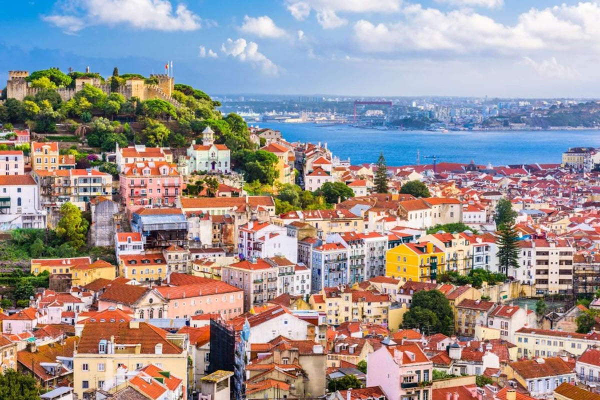 Lisbon in a Day Tour with Bairro Alto and São Jorge Castle