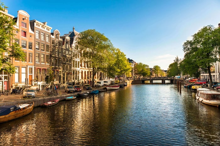 Sites and Insights: An Expert-Led Amsterdam Welcome Tour image